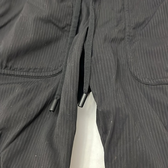 Lululemon pants size 2 - Picture 3 of 6